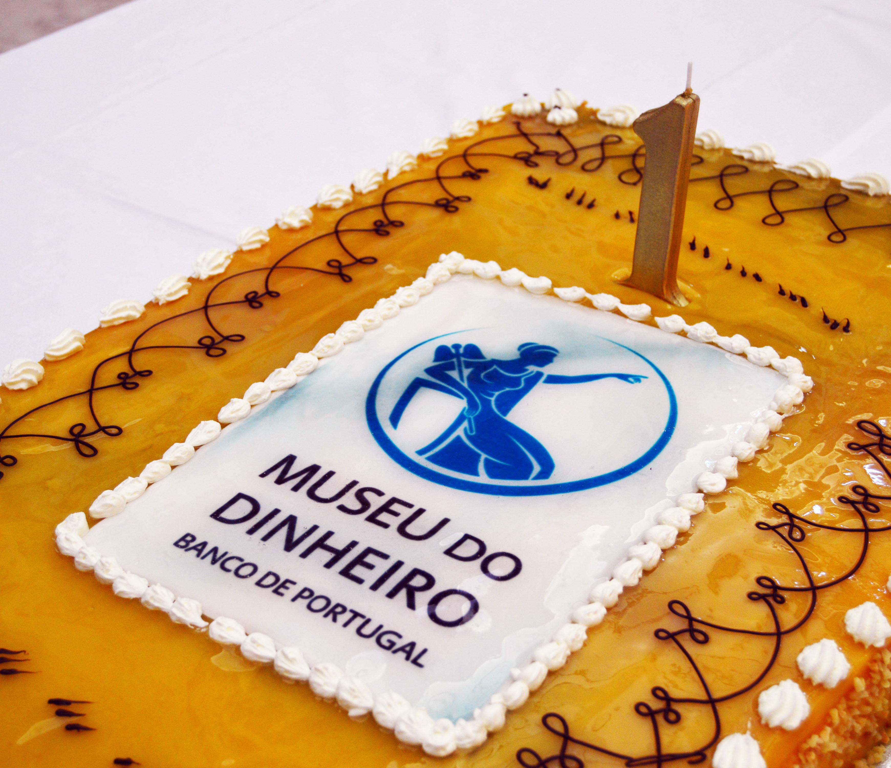 Bolo do primeiro aniversário do Museu do Dinheiro